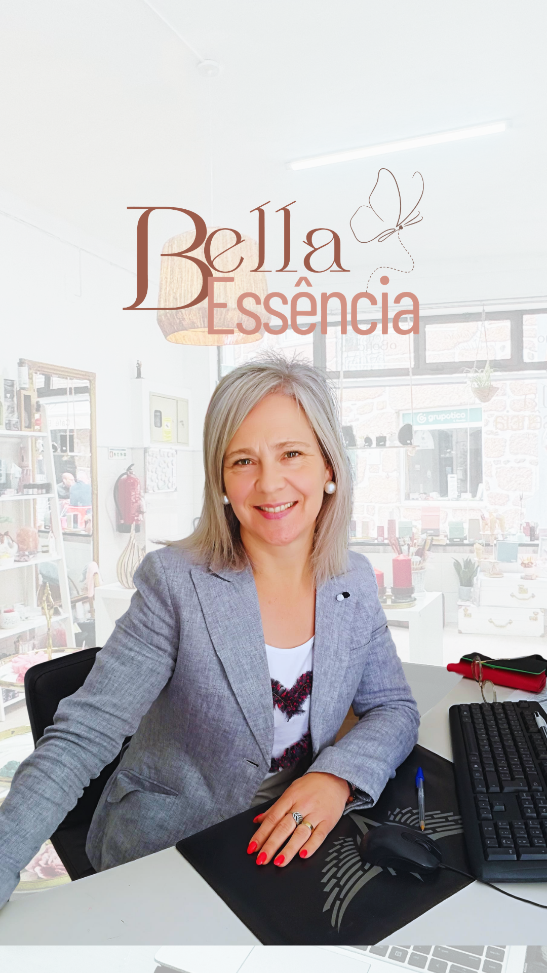 Fundadora da BellaEssência a trabalhar artesanalmente em peças de gesso e difusores